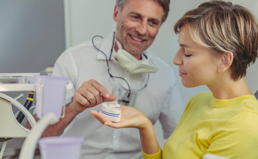 پل دندانی یا ایمپلنت دندان: چه چیزی را انتخاب کنیم؟