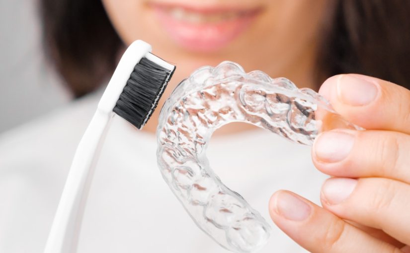 چگونه اسپلینت دندان را تمیز کنیم؟